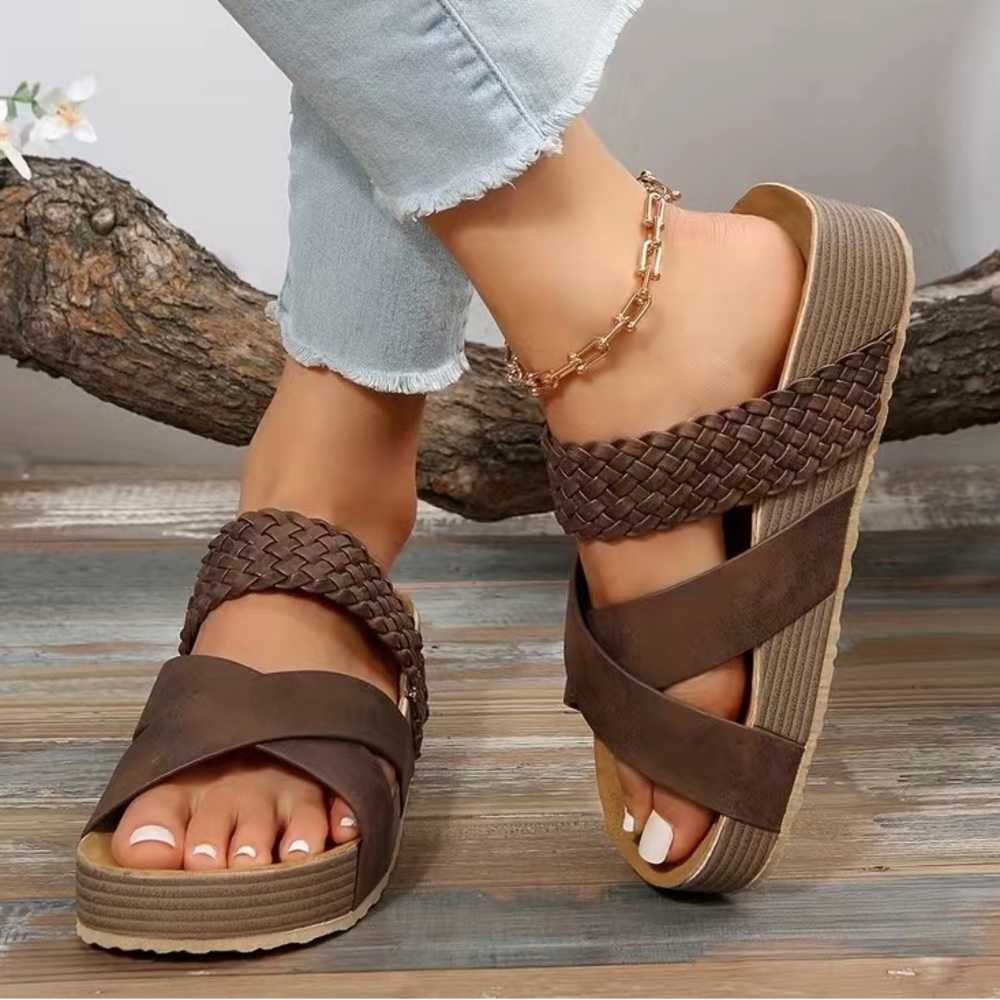 New Women’s Cross Strap Cork Sandals size 9